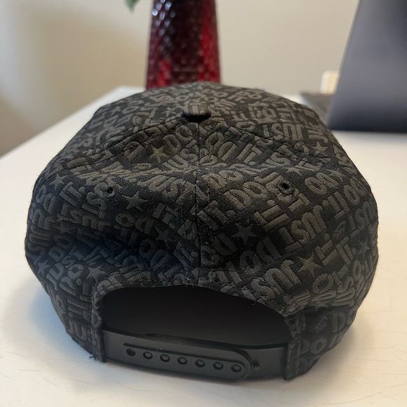 Men’s cap bundle. - Picture 6 of 6